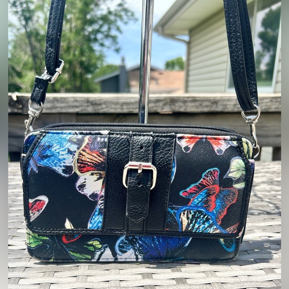 Bueno Butterfly Zip Around Crossbody Wallet Bag w/ Detachable Adjustable Strap - Picture 2 of 12